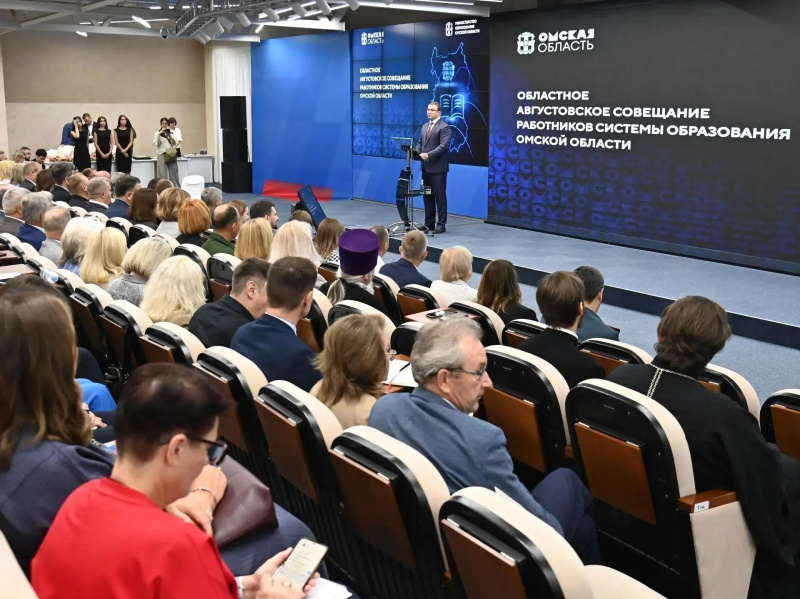 Виталий Хоценко: С 1 сентября зарплаты педагогов в Омской области вырастут на 7,6%